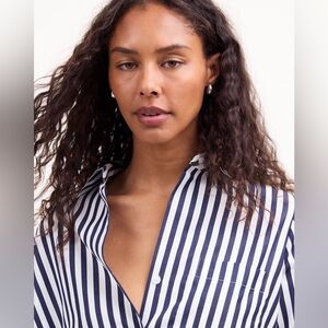 Easy Y-Neck Button-Up Shirt, Sz. S in Dark Midnight